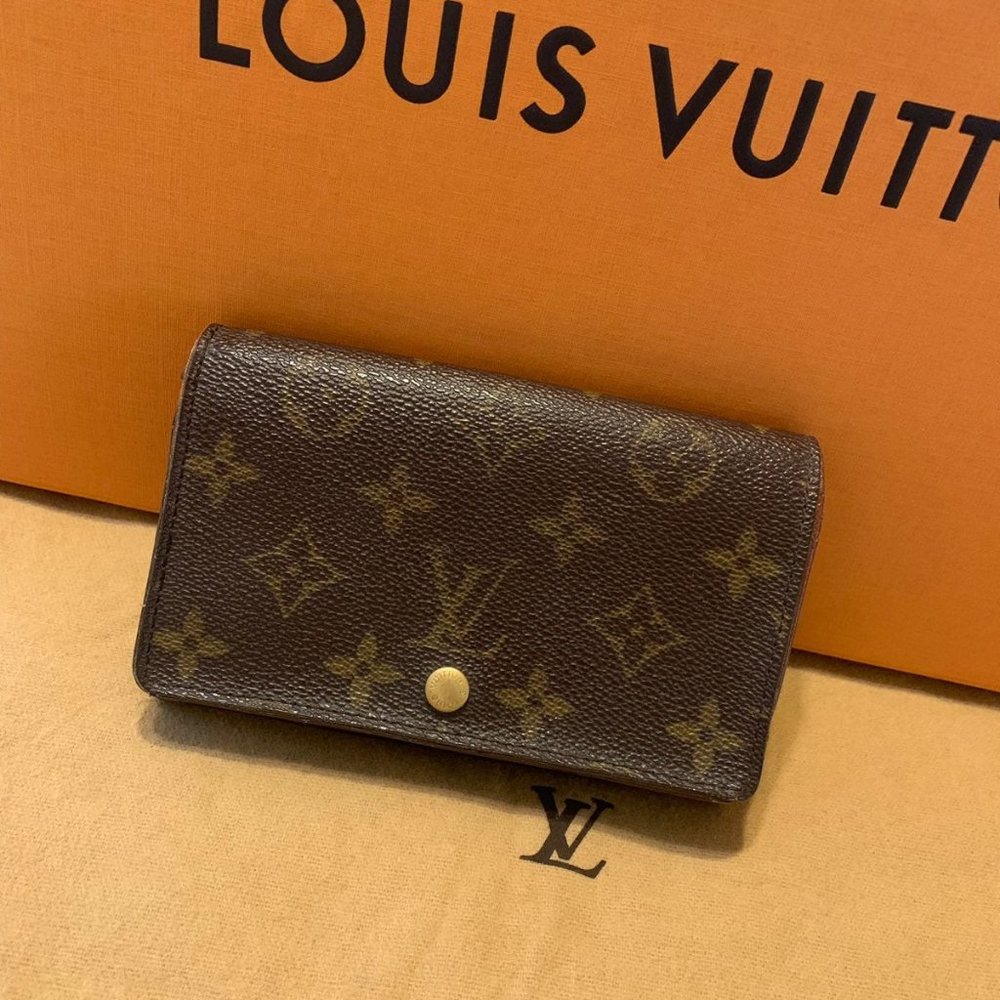 Used LV woman zipper wallet